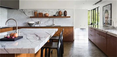 Gri Beyaz Backsplash Mutfak Tasarımı Modern Beyaz Tezgah Mermeri